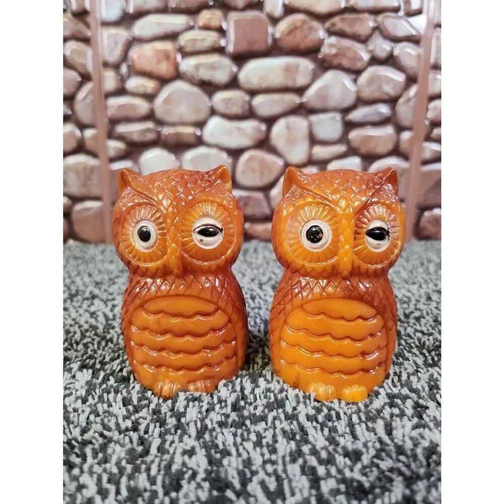 Vintage Retro Plastic WINKING OWLS Salt And Pepper Shaker